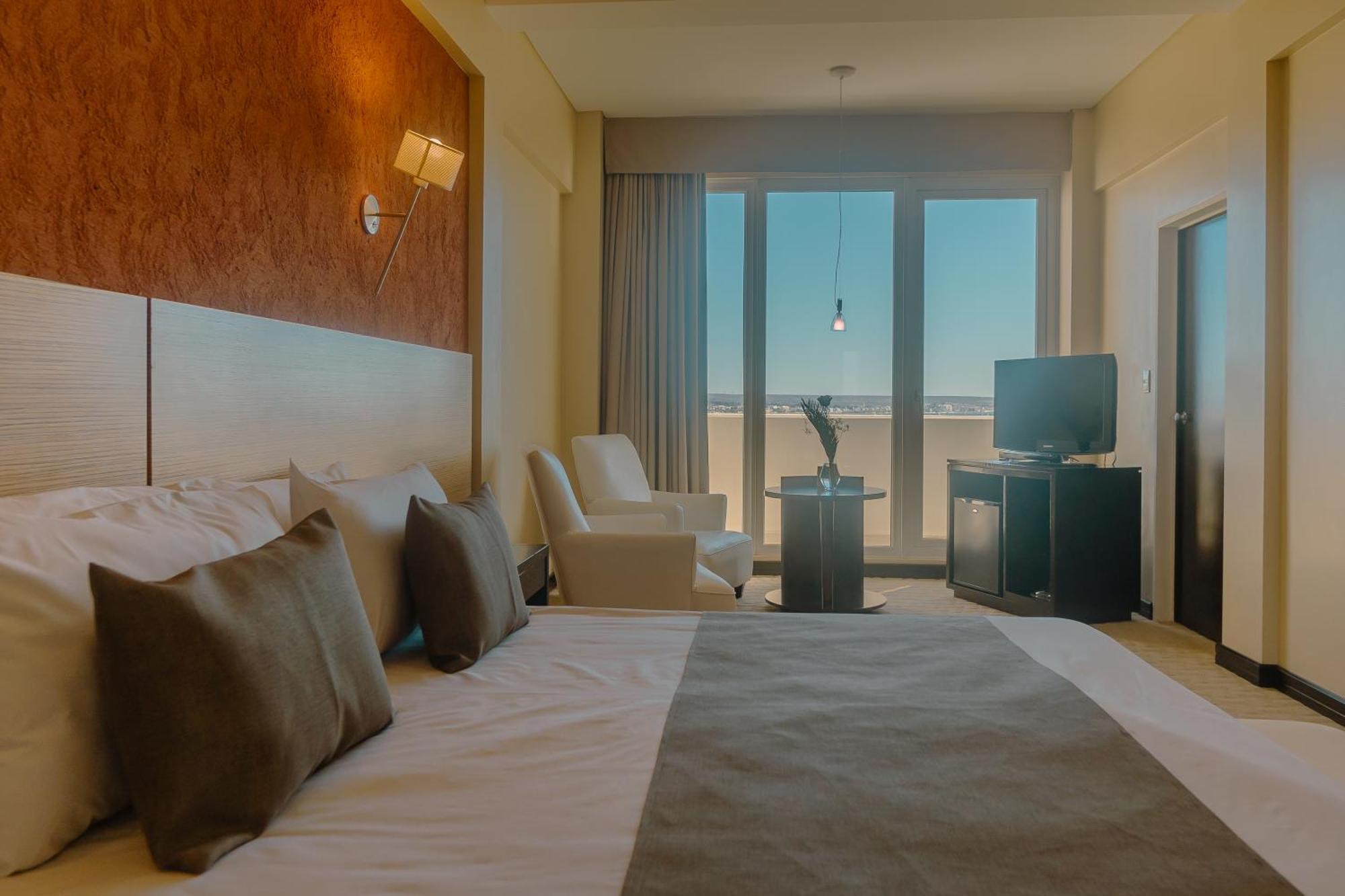 Hotel Rayentray Puerto Madryn Esterno foto