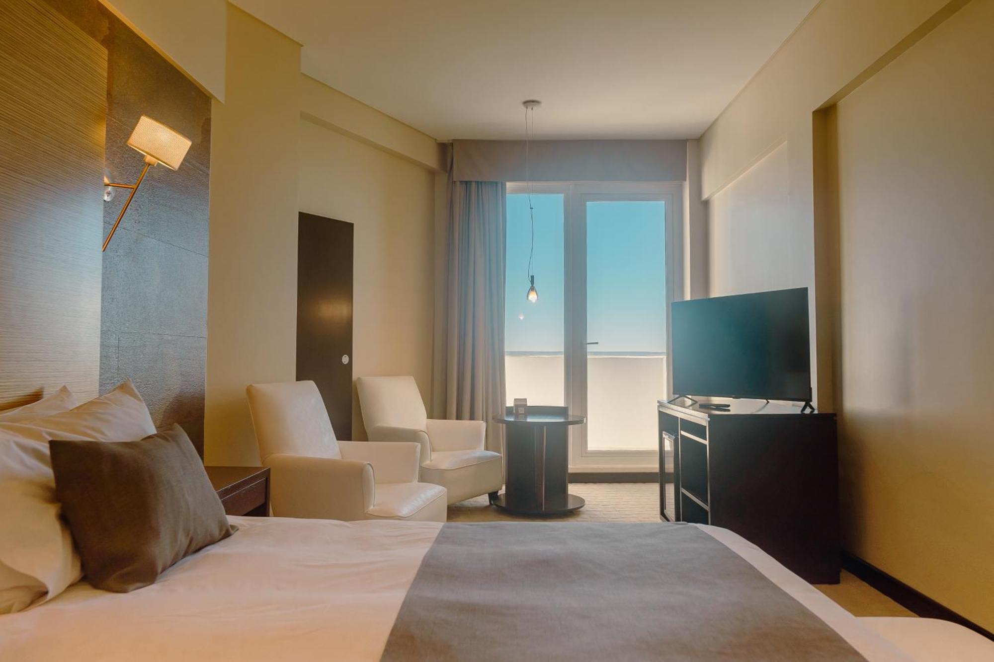 Hotel Rayentray Puerto Madryn Esterno foto